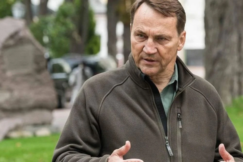 Сікорський ініціював заборону в’їзду для депутата Львівської облради
