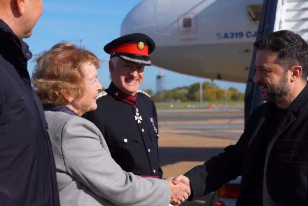 Зеленський прибув до Британії на аудієнцію з королем і зустріч із прем’єром